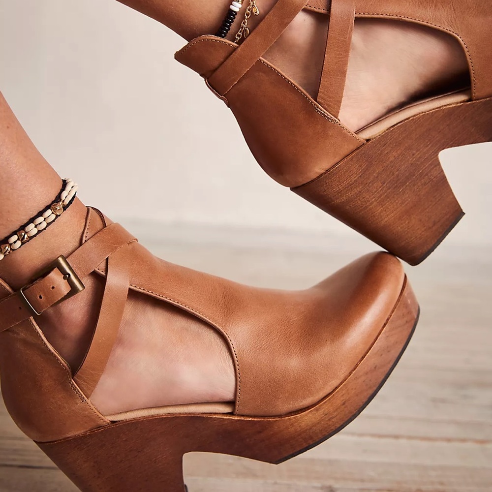 Free People cedar clog in tan leather size 39